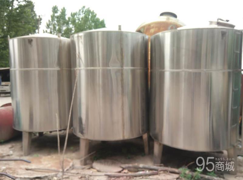 Sell 4 tons of stainless steel storage tanks
