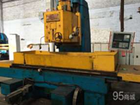 Sell double mothballed equipment Beijing 518 vertical milling table 980/2800 has been changed to NUMERICAL control
