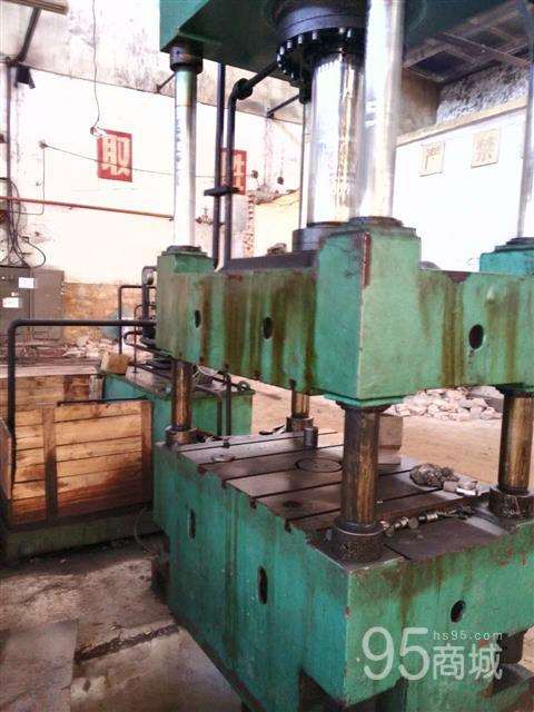Four column hydraulic press with 200 tons low price