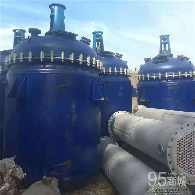 Pictures of stainless steel reactor supplied by manufacturer