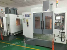 工厂转型赔本处理二手【台湾永进YM106A立式加工中心】