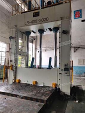 香港適意400噸合模機(jī)