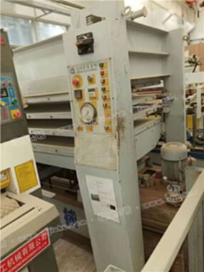 秋林三层热压机2.5米×1米25现货处理。