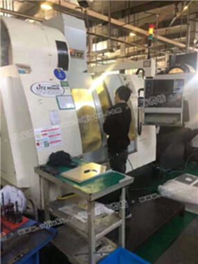 厂家处理抵账机[台湾丽驰CV-1000立式加工中心