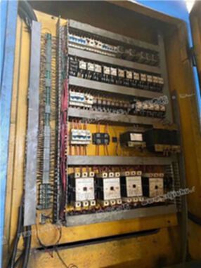 新定大连单柱2.3米立车一台，加工高度1.4米，方滑枕