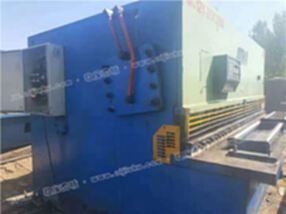 机械厂急售二手安徽东海QC12Y25-3.2米液压摆式剪板机